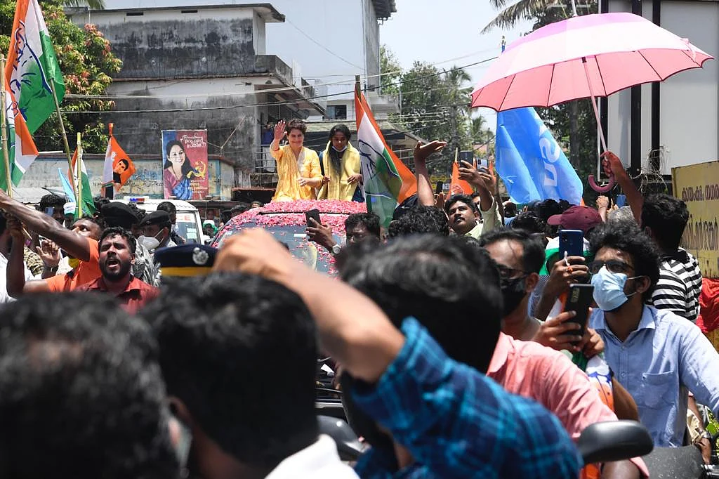 केरल में इंदिरा की यादों को वापस लेकर आईं प्रियंका गांधी, रोड शो में उमड़ी हजारों की भीड़, विजयन सरकार पर बोला हमला