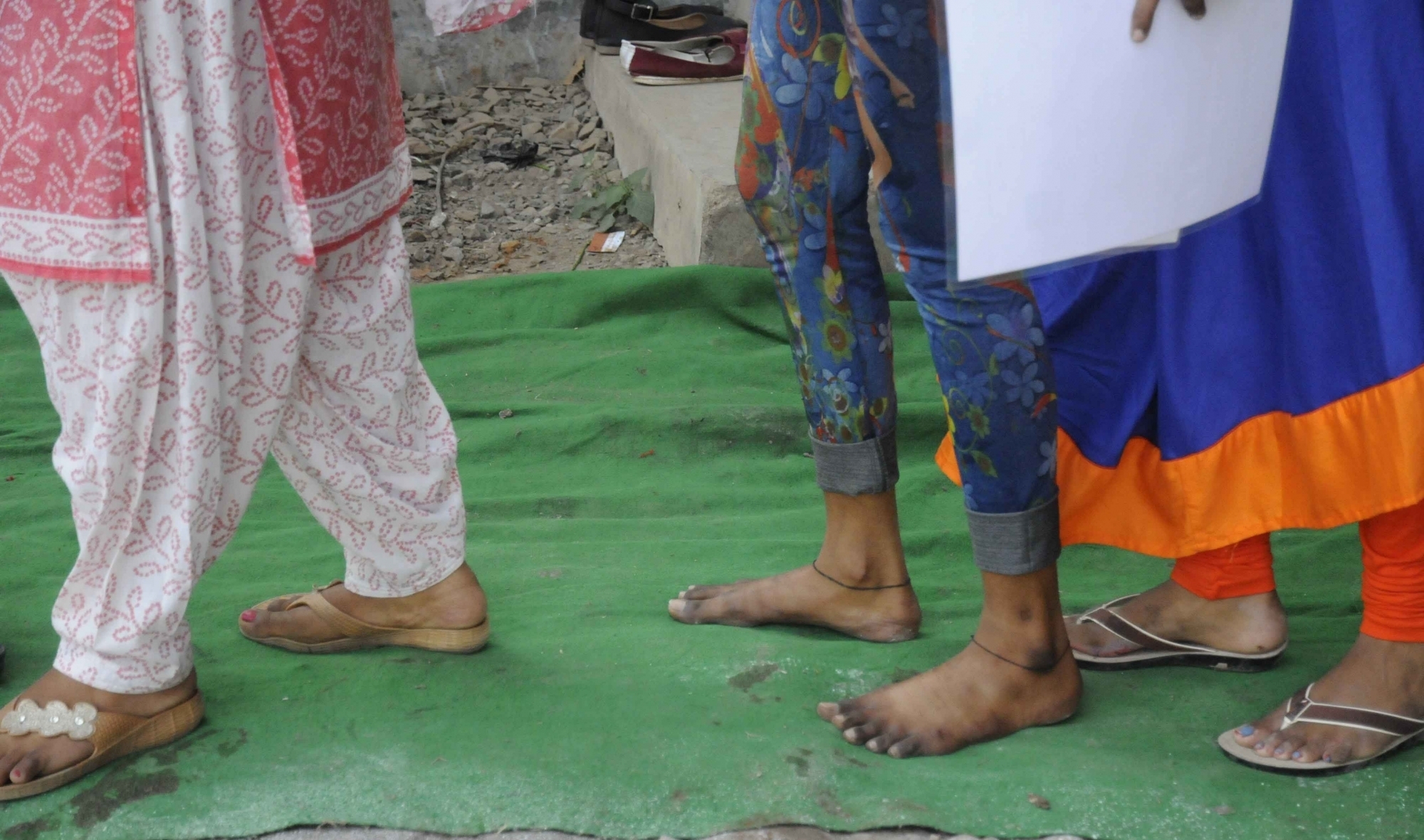 उत्तर प्रदेशः क्षत्रिय पंचायत ने लागू किया ड्रेस कोड, लड़कियों के स्कर्ट-जींस पहनने पर रोक, लड़कों पर भी सख्ती