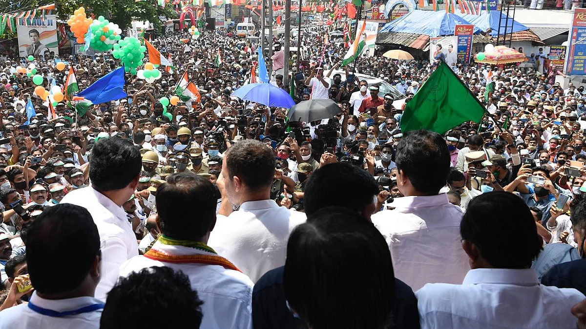 राहुल गांधी की केरल में हुंकार, बोले- प्रदेश बदलाव के लिए है तैयार, सभा में उमड़ा जनसैलाब, देखें तस्वीरें