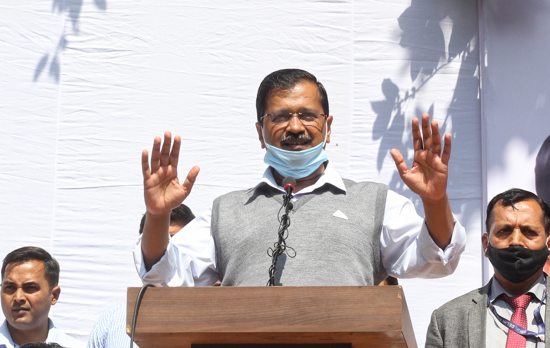केजरीवाल की घर-घर राशन योजना को झटका, केंद्र ने लगाई रोक, आप-बीजेपी में फिर छिड़ी जुबानी जंग