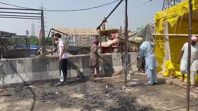 सिंघु बॉर्डर पर बड़ा हादसा होते-होते बचा, सिलेंडर लीक से टेंट में लगी आग, सामान जलकर राख