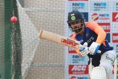कोहली ने अब मैदान के बाहर बनाया 'विराट' रिकॉर्ड, ऐसा करने वाले दुनिया के पहले क्रिकेटर बने