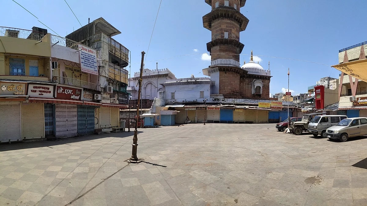 महाराष्ट्र के बाद मध्य प्रदेश में फिर से कोरोना का खौफ, इंदौर-भोपाल में 8 मार्च से नाइट कर्फ्यू लग सकता है