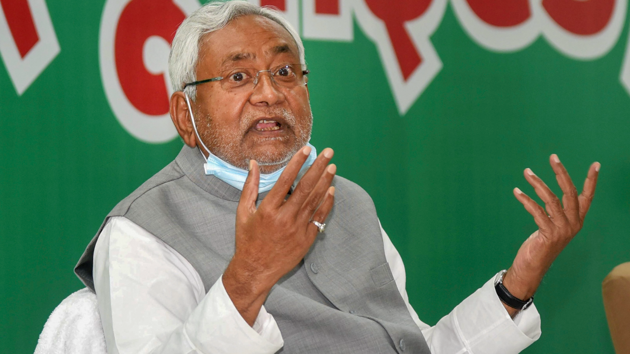 बिहार में नीतीश के मंत्रियों के रिश्तेदार चला रहे सरकार! अब मंत्री की जगह बेटा पहुंचा योजना का निरीक्षण करने