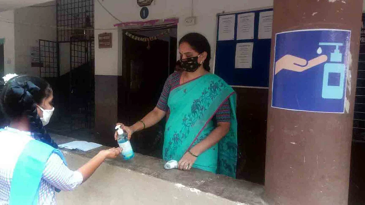 हरियाणा के करनाल में सैनिक स्कूल के 57 छात्र कोरोना संक्रमित, सोमवार से शुरू होनी है कक्षा 1 और 2 की पढ़ाई