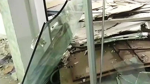 उत्तर प्रदेश: लखनऊ में बाहुबली मुख्तार अंसारी के करीबी के अवैध निर्माण पर चला बुलडोजर, 10 दुकानें जमींदोज