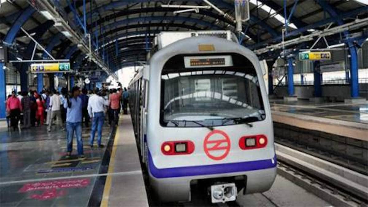 दिल्ली में नाइट कर्फ्यू के बाद दिल्ली मेट्रो का ऐलान, सरकारी आदेशों का पालन करने वाले ही कर सकेंगे यात्रा