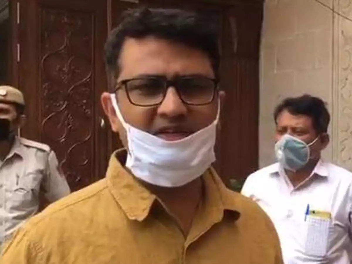'प्रवासी मजदूरों का पलायन शुरू, कारोबार, रोजगार और इलाज की सुविधा न मिलने का सता रहा डर'