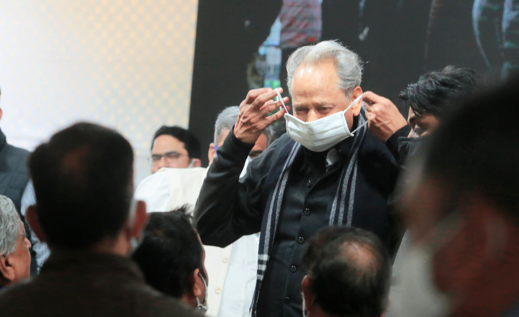राजस्थान के CM अशोक गहलोत भी हुए कोरोना से संक्रमित, ट्वीट कर दी जानकारी, खुद को किया आइसोलेट