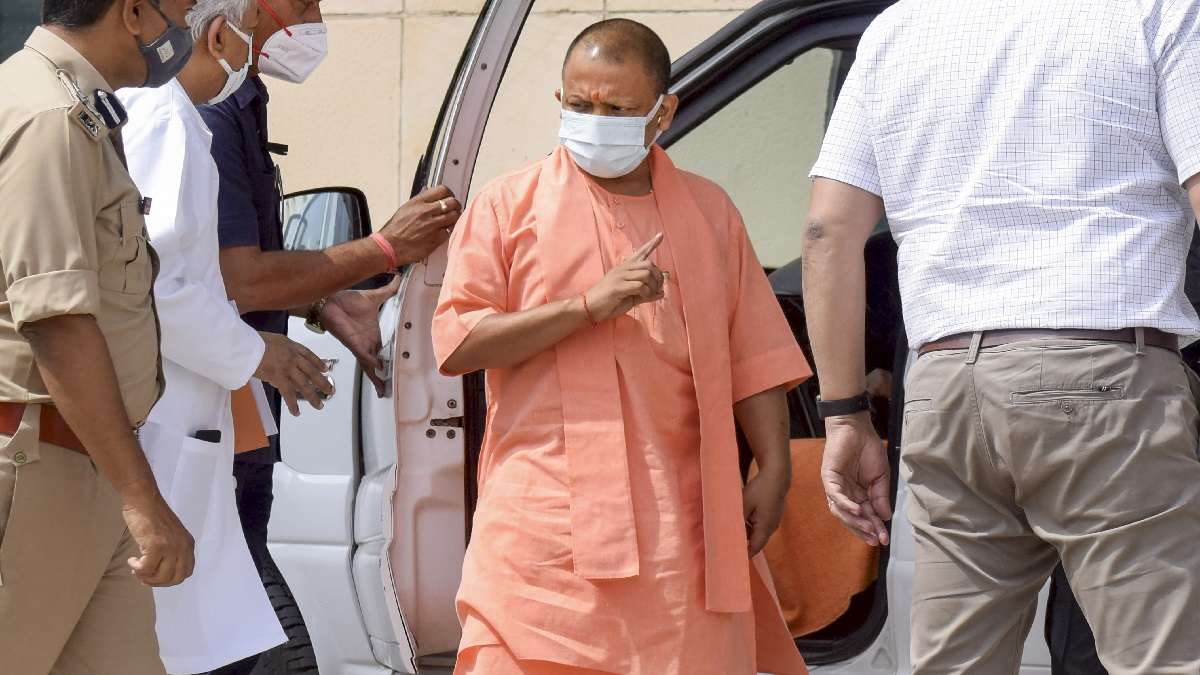 यूपी में बड़ा प्रशासनिक फेरबदल, कई वरिष्ठ अधिकारियों के विभाग में बदलाव, संजय प्रसाद को बड़ी जिम्मेदारी