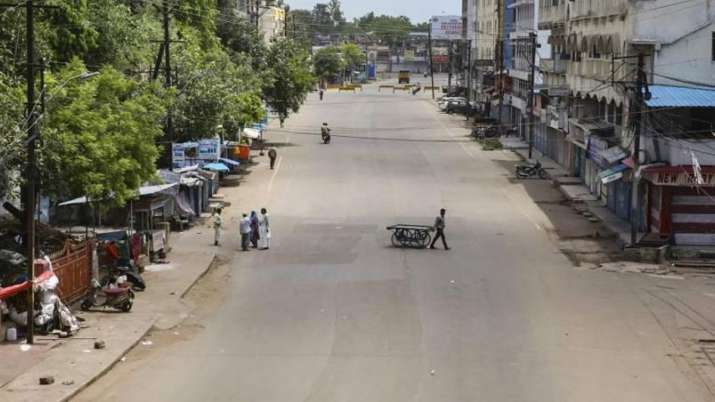 महाराष्ट्र में और सख्त हुआ ‘लॉकडाउन’, अब सिर्फ 4 घंटे खुलेंगी किराना, फल-सब्जी की दुकानें