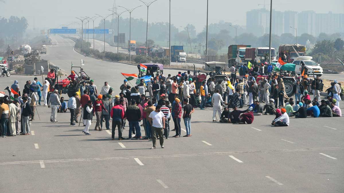 किसान आंदोलन तेज होते ही आया केंद्रीय कृषि मंत्री का बयान, कहा- सरकार बातचीत के लिए तैयार