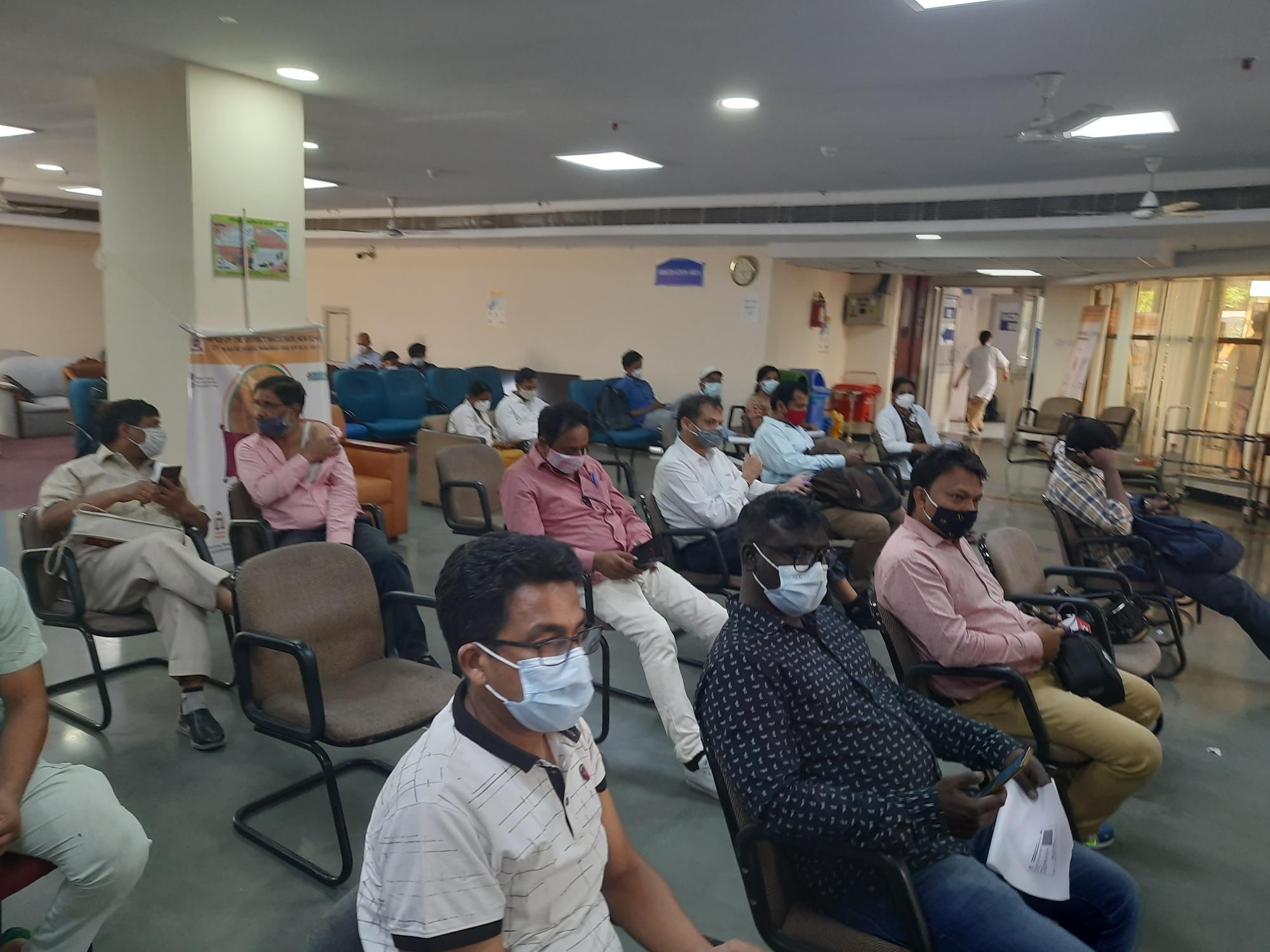 उत्तर प्रदेश में कोरोना के 32,993 नए केस मिले, 265 लोगों की मौत, लखनऊ की हालत चिंताजनक