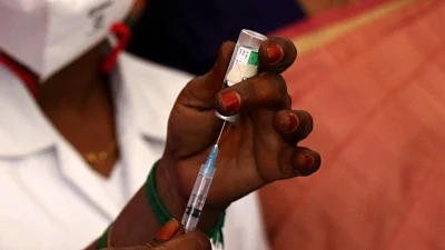 अब 1 मई से 18 वर्ष से ऊपर के लोगों को भी लगेगा टीका, कोरोना के बढ़ते कहर के बीच केंद्र का फैसला