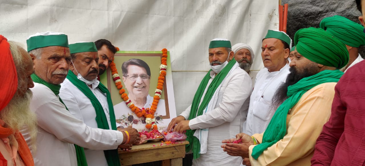 किसान आंदोलन की कामयाबी चौधरी साहब को सच्ची श्रद्धांजलि होगी, राकेश टिकैत समेत किसानों ने बॉर्डर पर किया याद