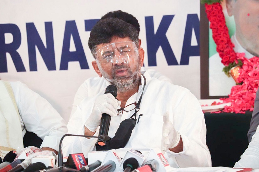 कर्नाटक में सामूहिक टीकाकरण अभियान चलाएगी कांग्रेस, सरकार से मांगी शुरू करने की इजाजत