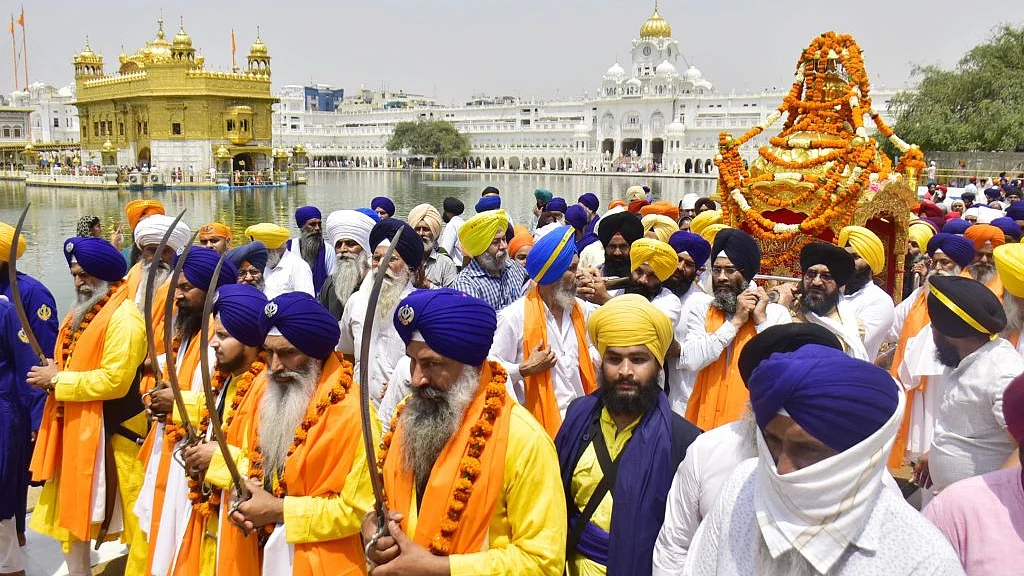 राम पुनियानी का लेख: मुगल शासकों और सिख गुरुओं का टकराव सत्ता संघर्ष था न कि इस्लाम और सिख धर्म का