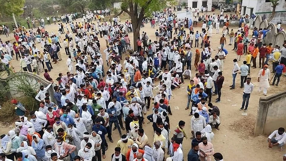 उत्तर प्रदेश में धरी रह गई सुप्रीम कोर्ट की सख्ती, पंचायत चुनाव काउंटिंग में जमकर उड़ी कोरोना नियमों की धज्जियां