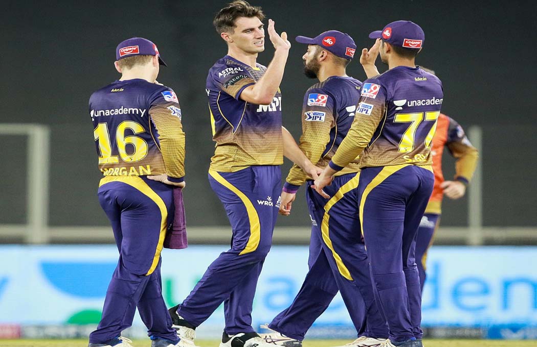 IPL पर कोरोना का साया! KKR के दो खिलाड़ी निकले पॉजिटिव, रद्द हुआ RCB के साथ होने वाला आज का मैच