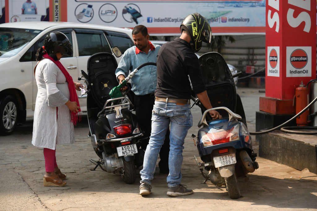 कोरोना संकट काल में जनता पर दोहरी मार, आज फिर लगी पेट्रोल-डीजल के दामों में आग, जानें नए रेट