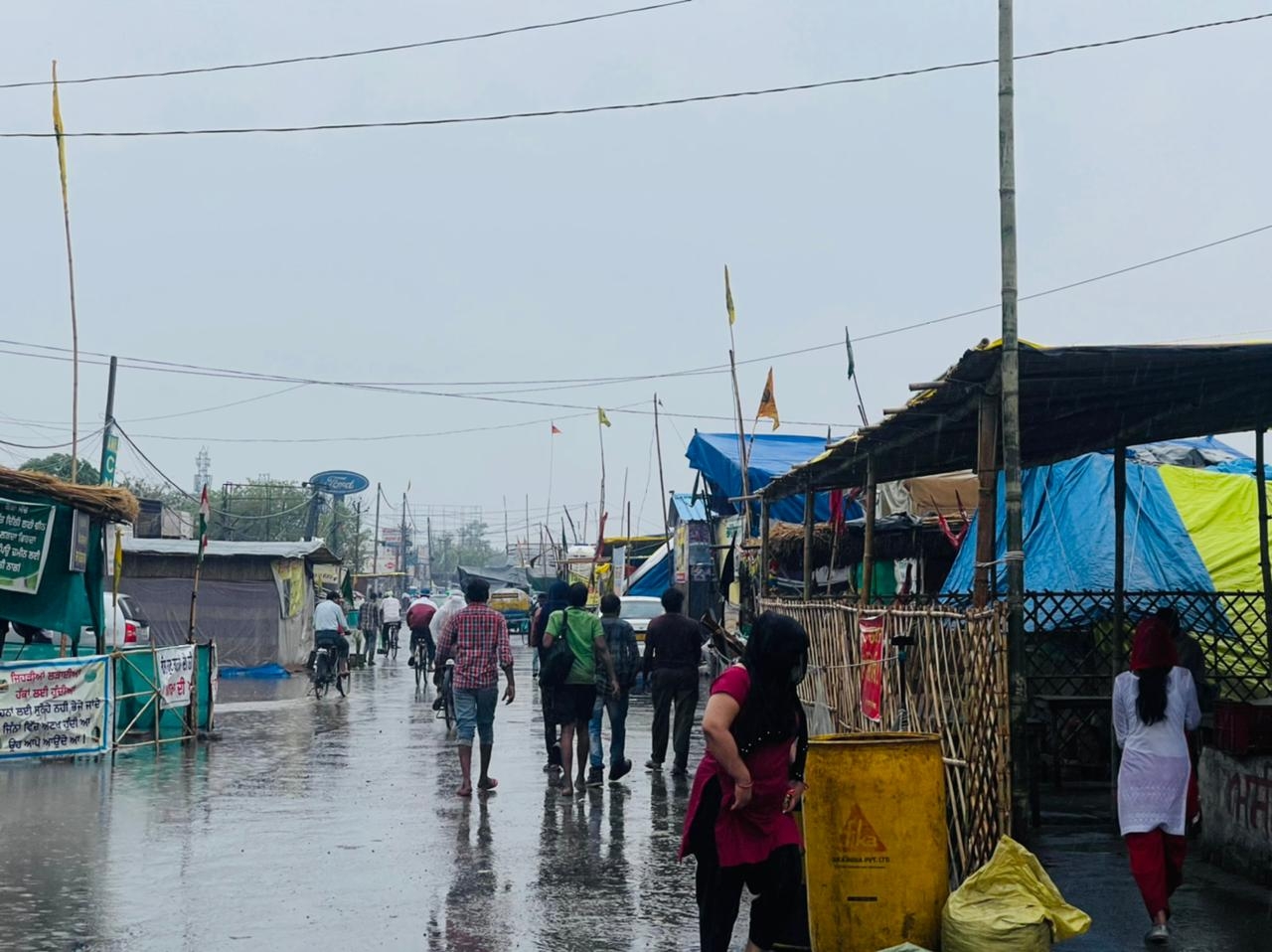 तूफान तौकते का असर! दिल्ली में बारिश ने तोड़ा 35 साल का रिकार्ड, बॉर्डर पर बैठे किसानों के टेंट को पहुंचा नुकसान