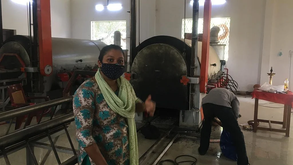 केरल में हिंदुओं के श्मशान में मुस्लिम महिला कर रही काम, आलोचनाओं के बाद भी अड़ी रहीं अपने फैसले पर