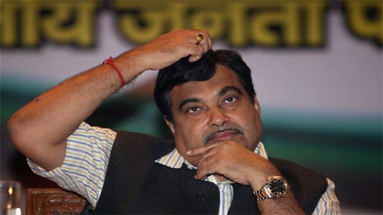 पीएम मोदी की किरकिरी के बाद गडकरी ने बयान पर दी सफाई, लेकिन सरकार में संवादहीनता को कर दिया उजागर