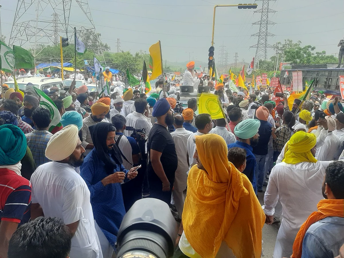 हरियाणाः पंचकूला की सड़कों पर किसान आंदोलन ने लिखी नई इबारत, अन्नदाताओं ने बताया- न मुट्ठी भर हैं और न थके हैं
