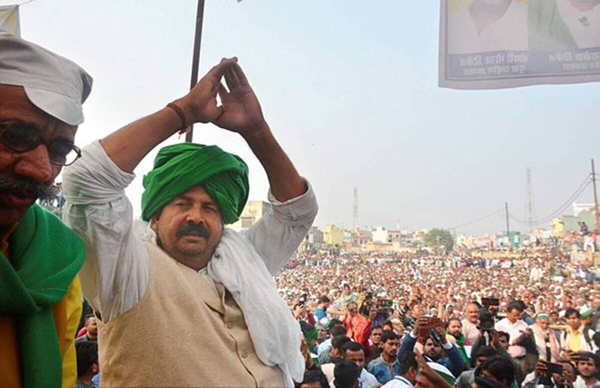 गाजीपुर बॉर्डर पर सैकड़ों ट्रैक्टर लेकर पहुंचे नरेश टिकैत, बोले- 'सरकार नहीं मानी बात तो चुनाव में होगा विरोध'