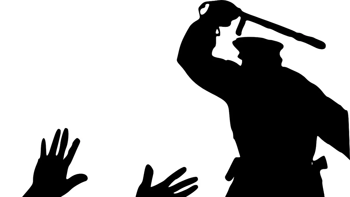 इंसानियत शर्मसार! कर्नाटक पुलिस ने मानसिक विक्षिप्त को पीट-पीटकर मार डाला, 8 निलंबित