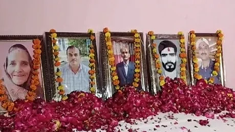 कोरोना का कहर! यूपी के इस गांव में 20 दिन में एक परिवार ही के 8 लोगों की मौत, शोक में डूबे परिजन, इलाके में दहशत