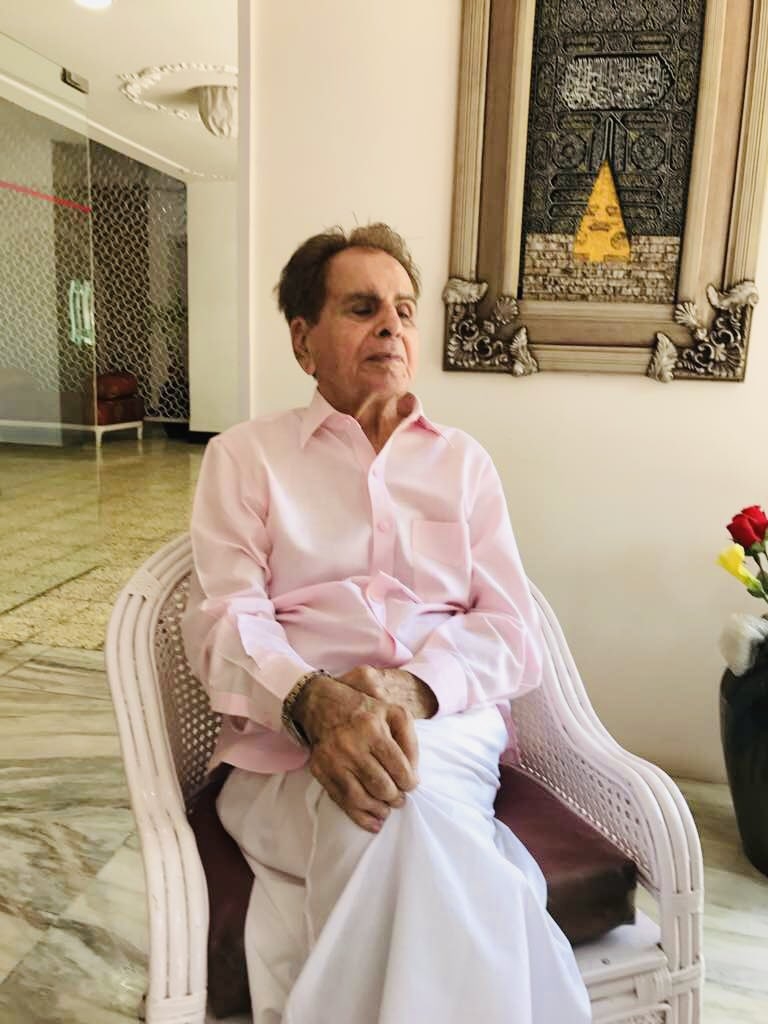 दिलीप कुमार की तबीयत फिर बिगड़ी, सांस लेने में तकलीफ के बाद अस्पताल ले जाए गए, आईसीयू में भर्ती