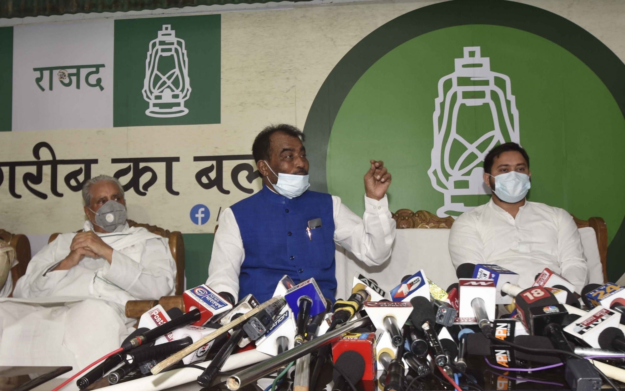 बिहार: सीएम नीतीश एलजेपी में फूट के सूत्रधार, लोगों का समर्थन चिराग पासवान के साथ, आरजेडी का दावा