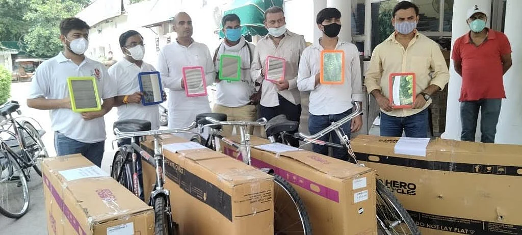 बढ़ते पेट्रोल-डीजल की कीमतों के खिलाफ युवा कांग्रेस का हल्ला बोल, मोदी-शाह समेत कई मंत्रियों को भेजी साइकिल