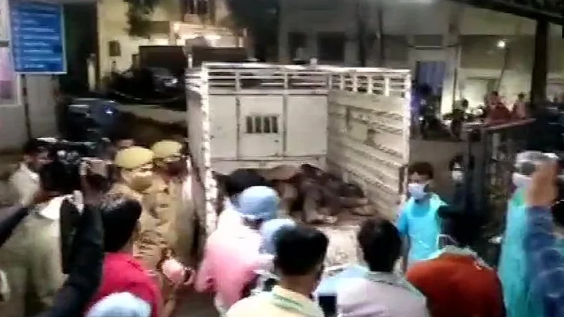 बड़ी खबर LIVE: कानपुर में भीषण सड़क हादसे में 17 लोगों की मौत, पीएम मोदी ने मुआवजे का किया ऐलान