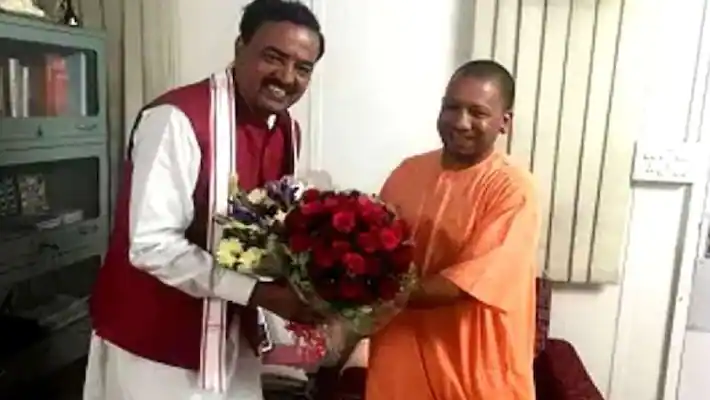 यूपी में किस्सा कुर्सी का: पहली बार डिप्टी सीएम के घर पहुंचे योगी, मौर्य ने हाल में कहा था- दिल्ली तय करेगी सीएम