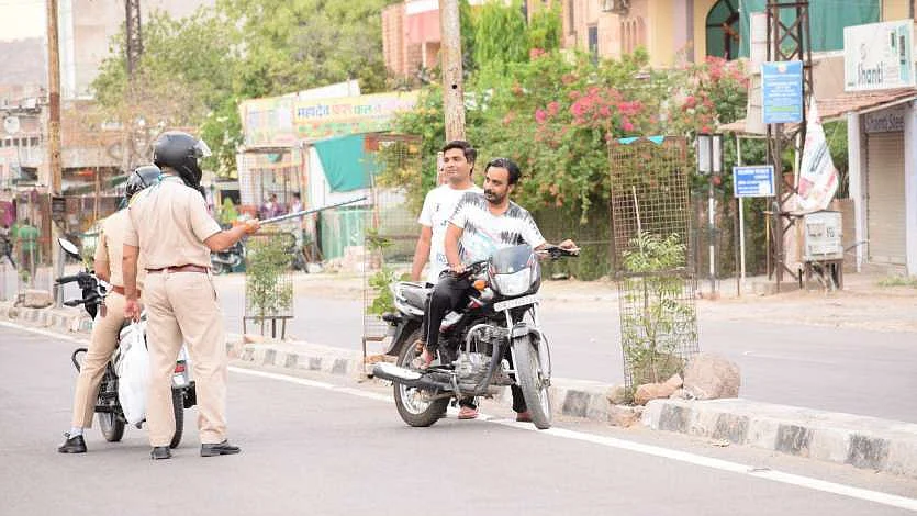 सावधान: बेवजह सड़कों पर घूमना पड़ेगा महंगा, सोशल मीडिया पर वायरल होंगे तस्वीर और वीडियो