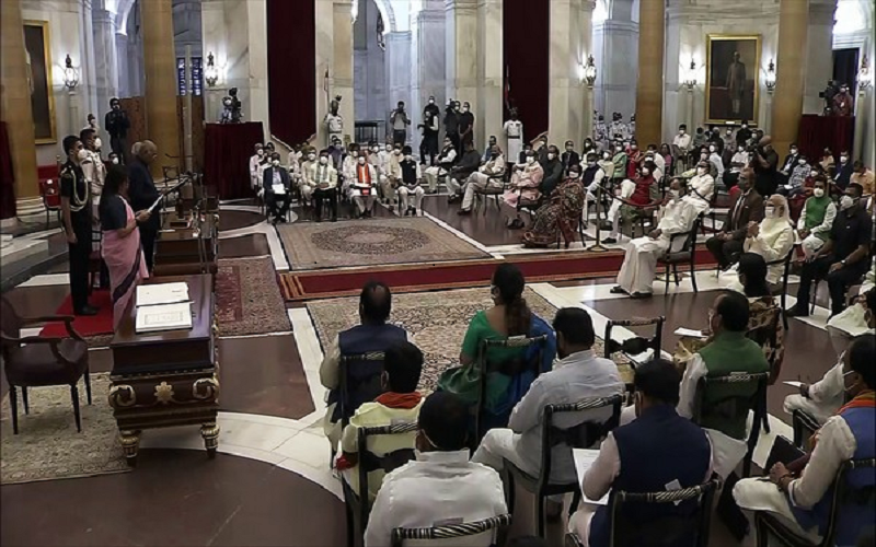 मनसुख मंडाविया हेल्थ, धर्मेंद्र प्रधान शिक्षा, रिजिजू बने कानून मंत्री, जानें किसे कौन सा विभाग मिला