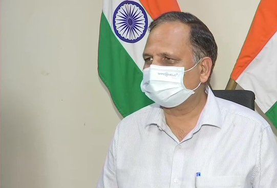 दिल्ली में टीकाकरण अभियान को बड़ा झटका! 500 वैक्सीनेशन सेंटर हुए बंद