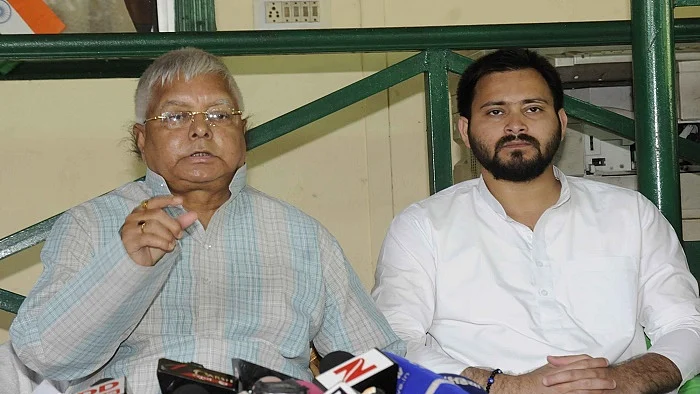 लालू यादव ने फिर की तेजस्वी की तारीफ, 30 साल की उम्र में बताया खुद से ज्यादा सफल