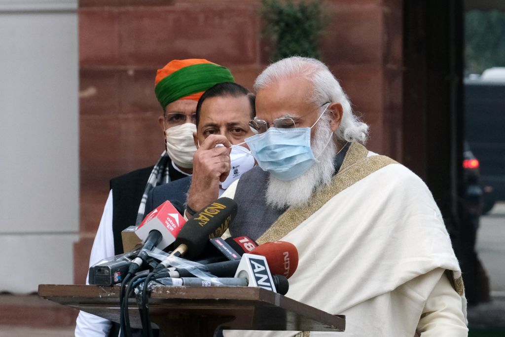 आकार पटेल : मोदी जी सब चंगा सी, लेकिन एक बार आंकड़ों को तो देख लें...