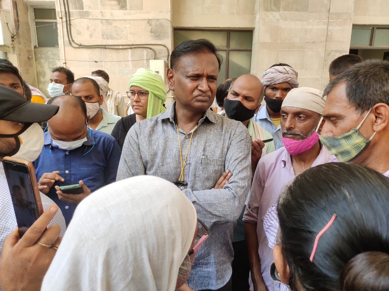 घर तोड़े जाने के खिलाफ खोरी गांव के लोगों का प्रदर्शन, पीएम कार्यालय का घेराव करने जा रहे उदित राज गिरफ्तार