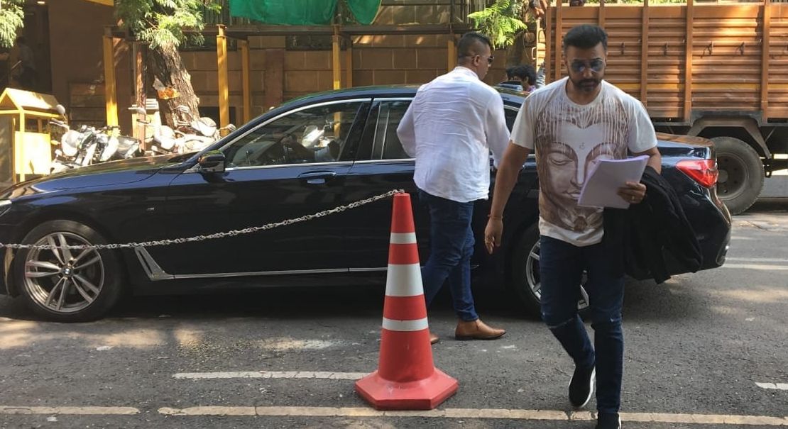 पोर्नोग्राफी केस: ‘फरार होने की कोशिश कर सकता है राज कुंद्रा’, जमानत की बात पर पुलिस का कोर्ट में बड़ा बयान!