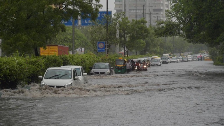 बारिश ने खोली खट्टर सरकार के दावों की पोल! साइबर सिटी गुरुग्राम में जगह-जगह हुआ जलभराव, जनता हलकान