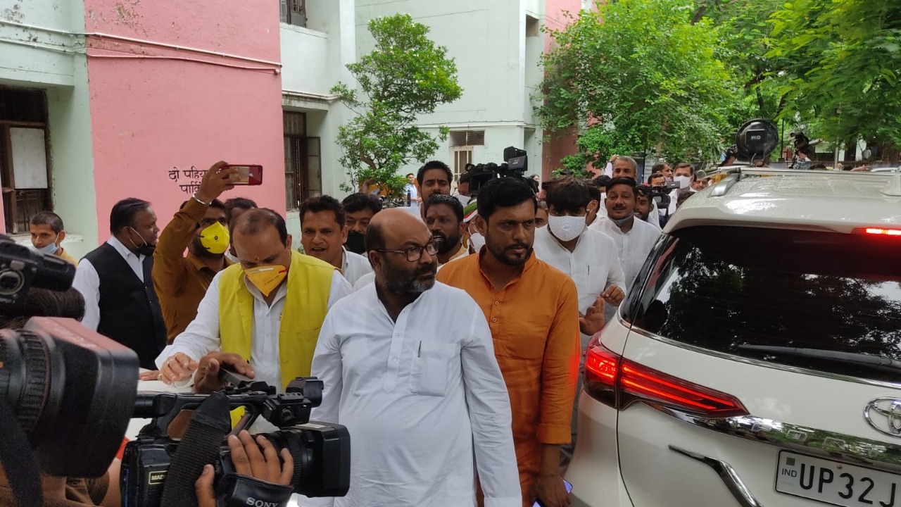 पेगासस जासूसी कांड पर कांग्रेस के विरोध से डरी योगी सरकार! अजय लल्लू समेत कई नेता गिरफ्तार, कार्यकर्ताओं ने की नारेबाजी