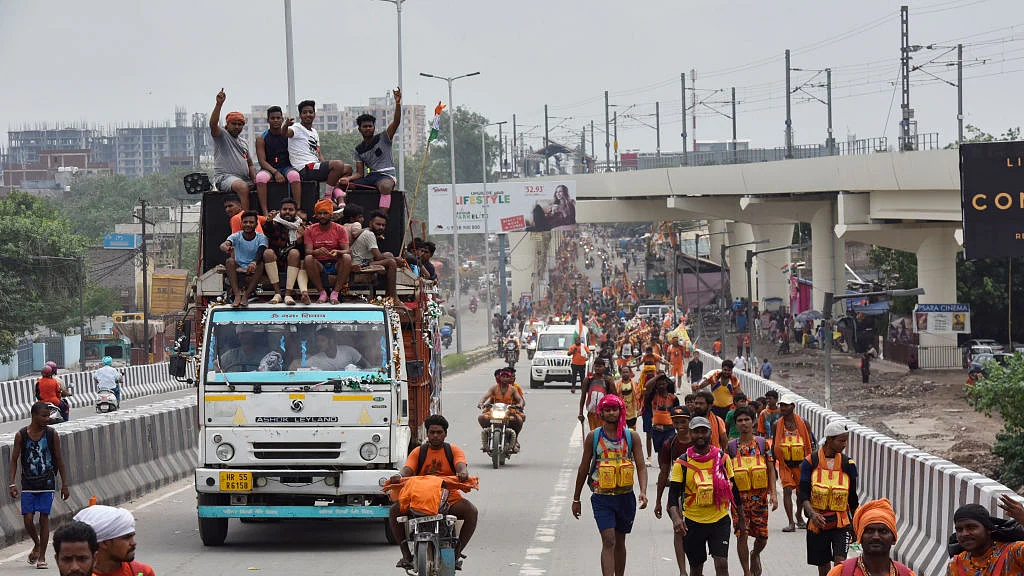 कोरोना संकट के बीच कांवड़ यात्रा की इजाजत देने पर UP सरकार-केंद्र को सुप्रीम कोर्ट का नोटिस, 16 जुलाई को अगली सुनवाई