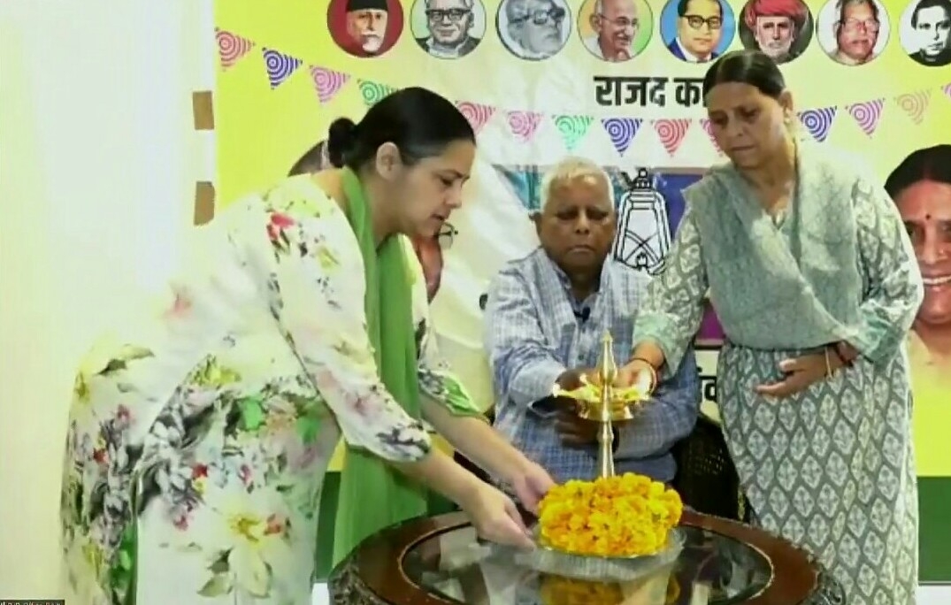 RJD स्थापना दिवस पर लालू की हुंकार- देश को तोड़ा जा रहा, मिट जाएंगे लेकिन टूटेंगे नहीं, पढ़ें पूरा भाषण