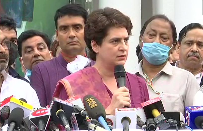 लखनऊ में योगी सरकार पर गरजीं प्रियंका गांधी, कहा- बीजेपी राज में संविधान को किया जा रहा नष्ट, करेंगे विरोध