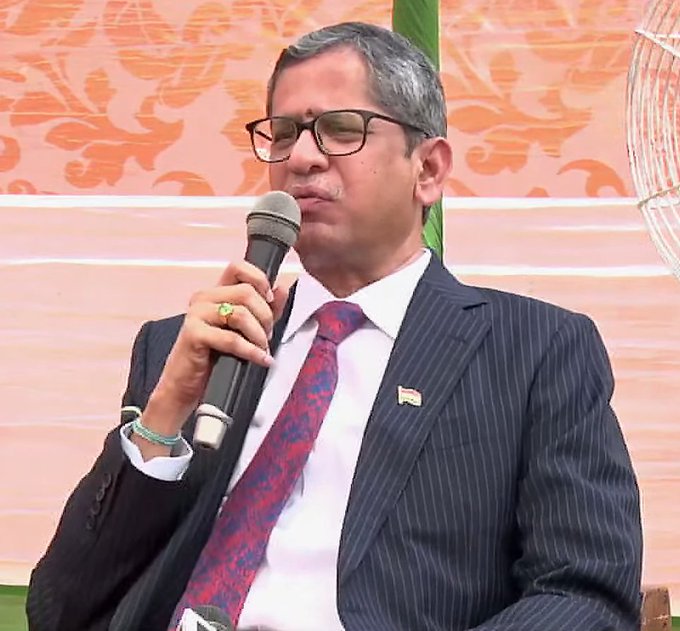 संसद में बुद्धिजीवियों की कमी, इसीलिए बिना किसी बौद्धिक और रचनात्मक चर्चा के पास हो रहे कानून - चीफ जस्टिस रमन्ना
