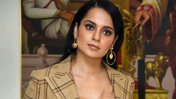 सिनेजीवन: 'धाकड़' बन गई बॉलीवुड की सबसे मंहगी फिल्म? और अपनी नई फिल्म के सेट से अजय देवगन ने शेयर की तस्वीर
